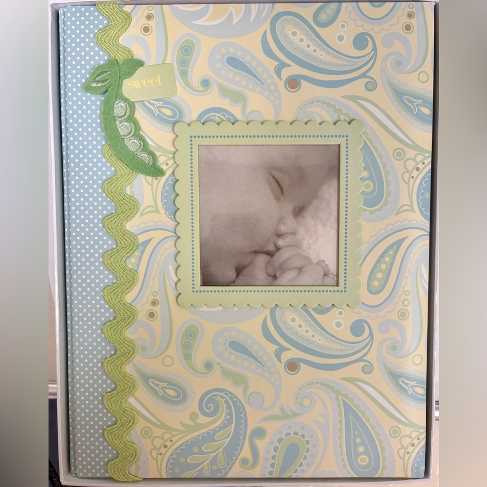 C.R. Gibson Sweet Pea Baby Gender Neutral Memory Keepsake Book NWT